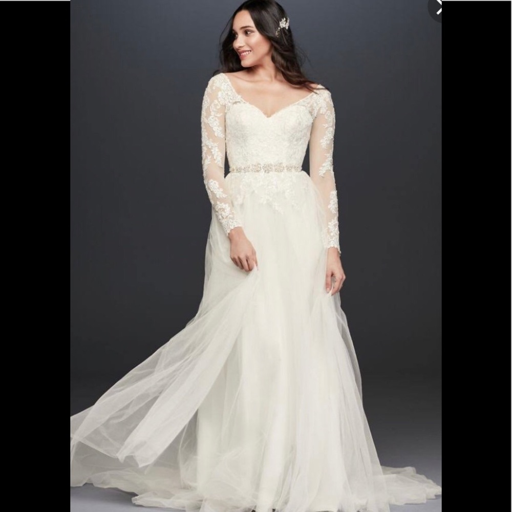 Brand new never worn David’s bridal  wedding dress
